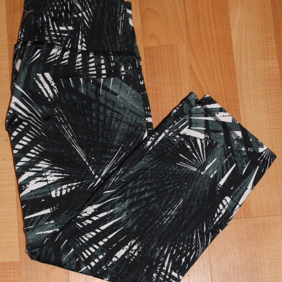 Old Navy Pants - Old Navy Active Palm Tree Go Dry Capris Leggings